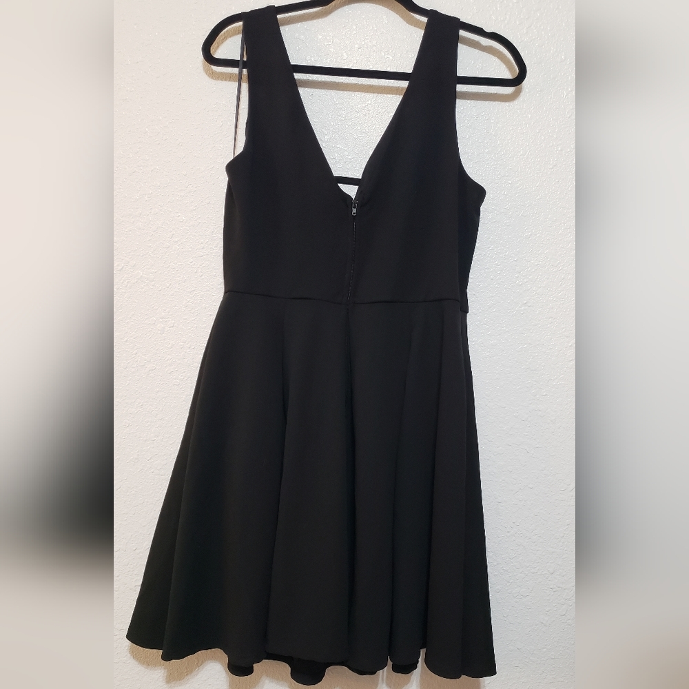 City Triangles, black dress sleeveless with padding, mini, size 15 - Picture 4 of 7